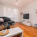 Aleje Jerozolimskie 145 By Homeprime